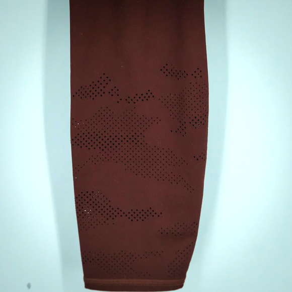 Athleta Size Large L Burgundy Dark Red Persistence Laser Cut 7/8 Tight Leggings - Picture 3 of 9